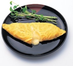 画像1: 【送料別】　手作りチーズオムレツ（カマンベール入）　（（50g×25ヶ）袋×4入×2合）